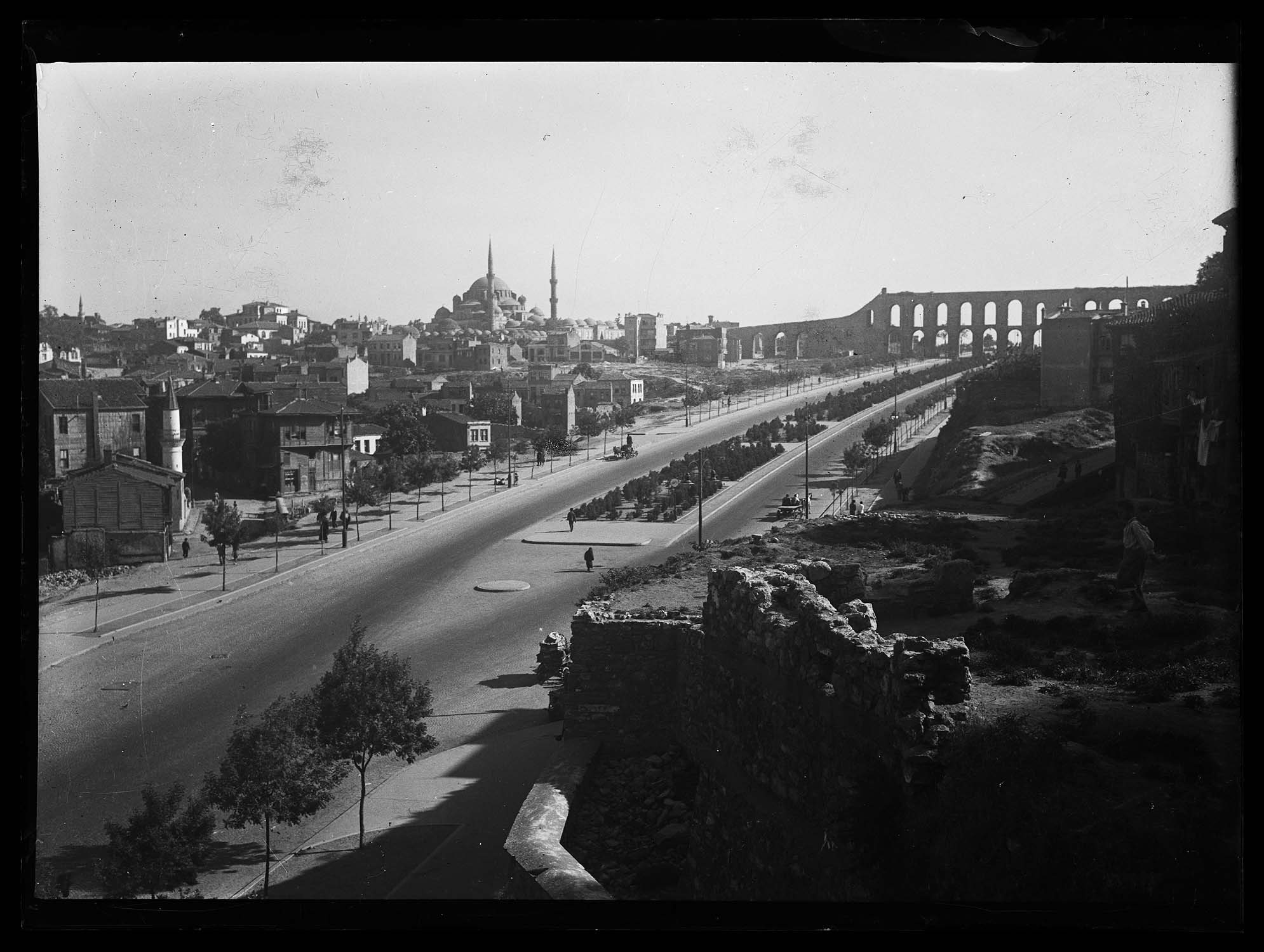 Le nouveau boulevard et l'aqueduc de Valens